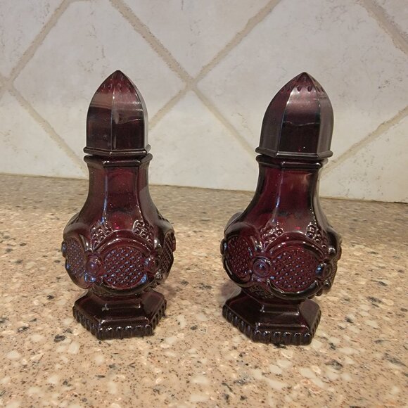 Avon's 1876 Cape Cod ruby red glass salt & pepper shakers - Picture 1 of 8